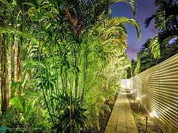 Buddha House 3BR 2BA Home -lush Backyard