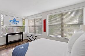 Buddha House 3BR 2BA Home -lush Backyard