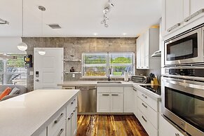 Buddha House 3BR 2BA Home -lush Backyard