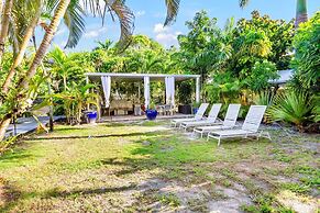 Buddha House 3BR 2BA Home -lush Backyard