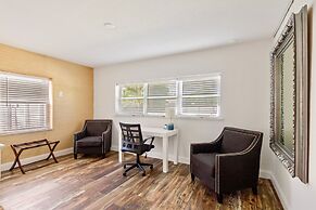 Buddha House 3BR 2BA Home -lush Backyard