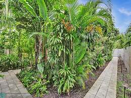 Buddha House 3BR 2BA Home -lush Backyard