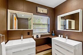 Buddha House 3BR 2BA Home -lush Backyard