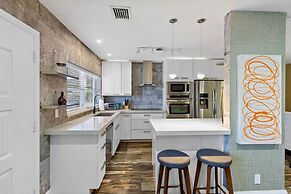 Buddha House 3BR 2BA Home -lush Backyard