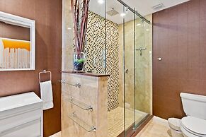 Buddha House 3BR 2BA Home -lush Backyard