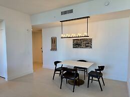 Sky-high Luxury in Downtown Miami