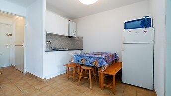 Sunny Garden Apartment in Agde