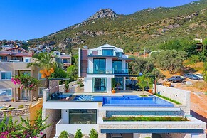 Luxurious 3 bed Villa Located in Kasantalya Turkey With Private Pool a