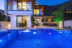 Luxurious 3 bed Villa Located in Kasantalya Turkey With Private Pool a