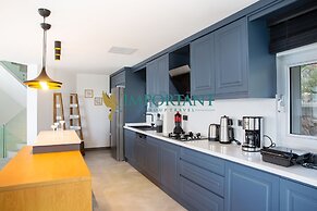 İmportantTravel BD4123 5Bedroomed Villa