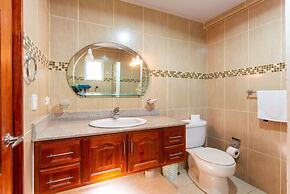 Playa Alicia, Guest Friendly, Best Location in Town!