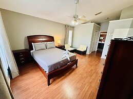 Private Pool House With Lake View, Near all Famous Attractions!!!