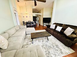 Private Pool House With Lake View, Near all Famous Attractions!!!