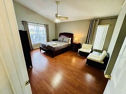 Private Pool House With Lake View, Near all Famous Attractions!!!