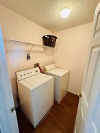 Private Pool House With Lake View, Near all Famous Attractions!!!