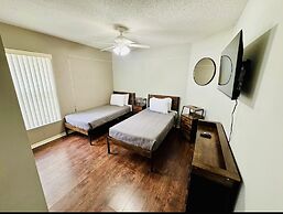 Private Pool House With Lake View, Near all Famous Attractions!!!