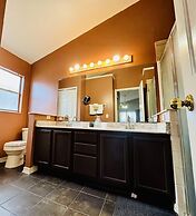 Private Pool House With Lake View, Near all Famous Attractions!!!