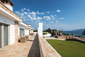 Amelia Villa Collection