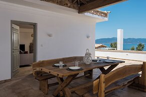 Amelia Villa Collection