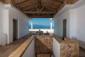 Amelia Villa Collection