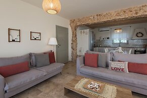 Amelia Villa Collection