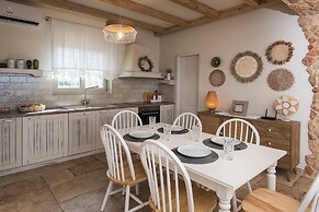 Amelia Villa Collection