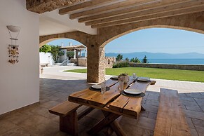 Amelia Villa Collection