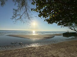Hello Banchuen Beach