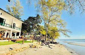 Hello Banchuen Beach