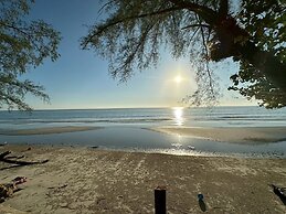 Hello Banchuen Beach