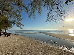 Hello Banchuen Beach