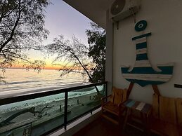 Hello Banchuen Beach