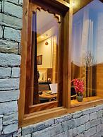 Tirthan Stone Age inn