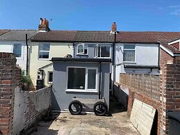Beautiful 2-bed House in Portsmouth