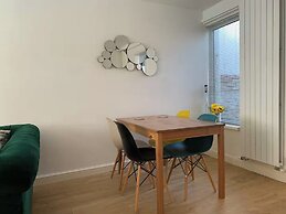 Beautiful 2-bed House in Portsmouth