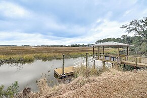 Dock & Fire Pit: Waterfront Midway Retreat!