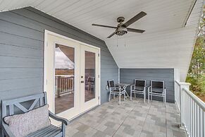Dock & Fire Pit: Waterfront Midway Retreat!
