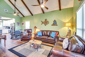 Dock & Fire Pit: Waterfront Midway Retreat!