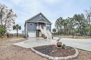 Dock & Fire Pit: Waterfront Midway Retreat!