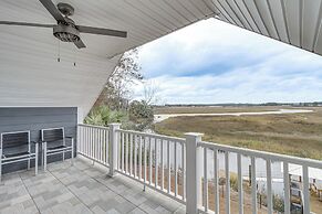 Dock & Fire Pit: Waterfront Midway Retreat!