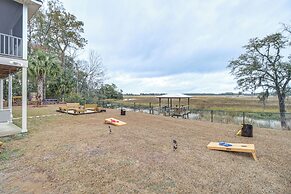 Dock & Fire Pit: Waterfront Midway Retreat!