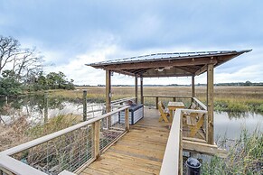 Dock & Fire Pit: Waterfront Midway Retreat!