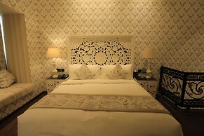 THE ROYAL VENETIAN
