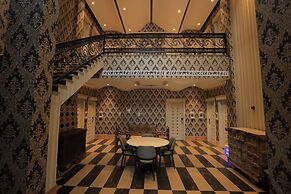 THE ROYAL VENETIAN