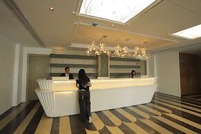 THE ROYAL VENETIAN