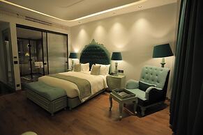 THE ROYAL VENETIAN