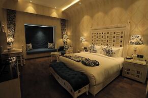 THE ROYAL VENETIAN