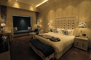 THE ROYAL VENETIAN