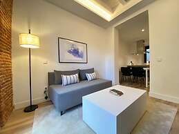 w Majestic 2BR at Palacio Real