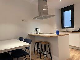 w Majestic 2BR at Palacio Real